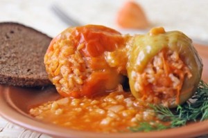 перец фаршированный в томатном соусе