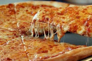 пицца с сыром и ветчиной