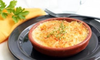 картофельная запеканка с грибами и сыром