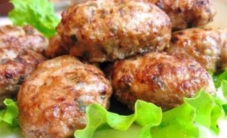 куриные котлеты и грибы