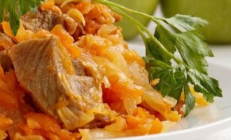 тушеная свежая капуста с мясом