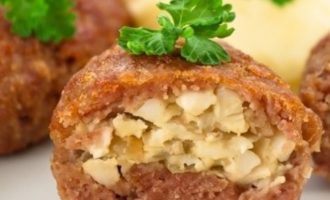 мясные зразы с яйцом и сыром