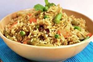 рис с овощами бурый